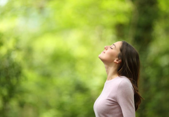 Mujer autista y naturaleza